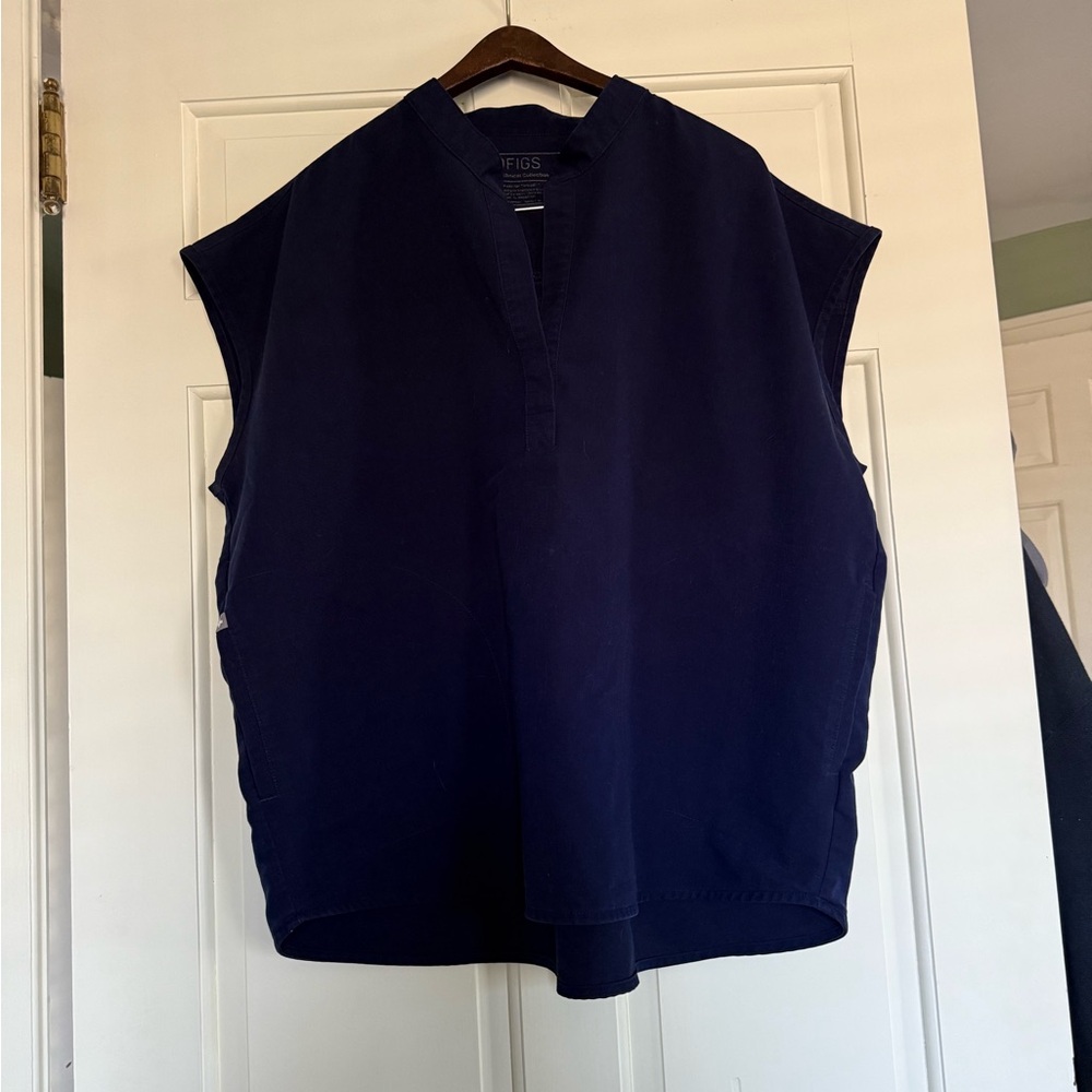 Figs Navy women’s scrub top